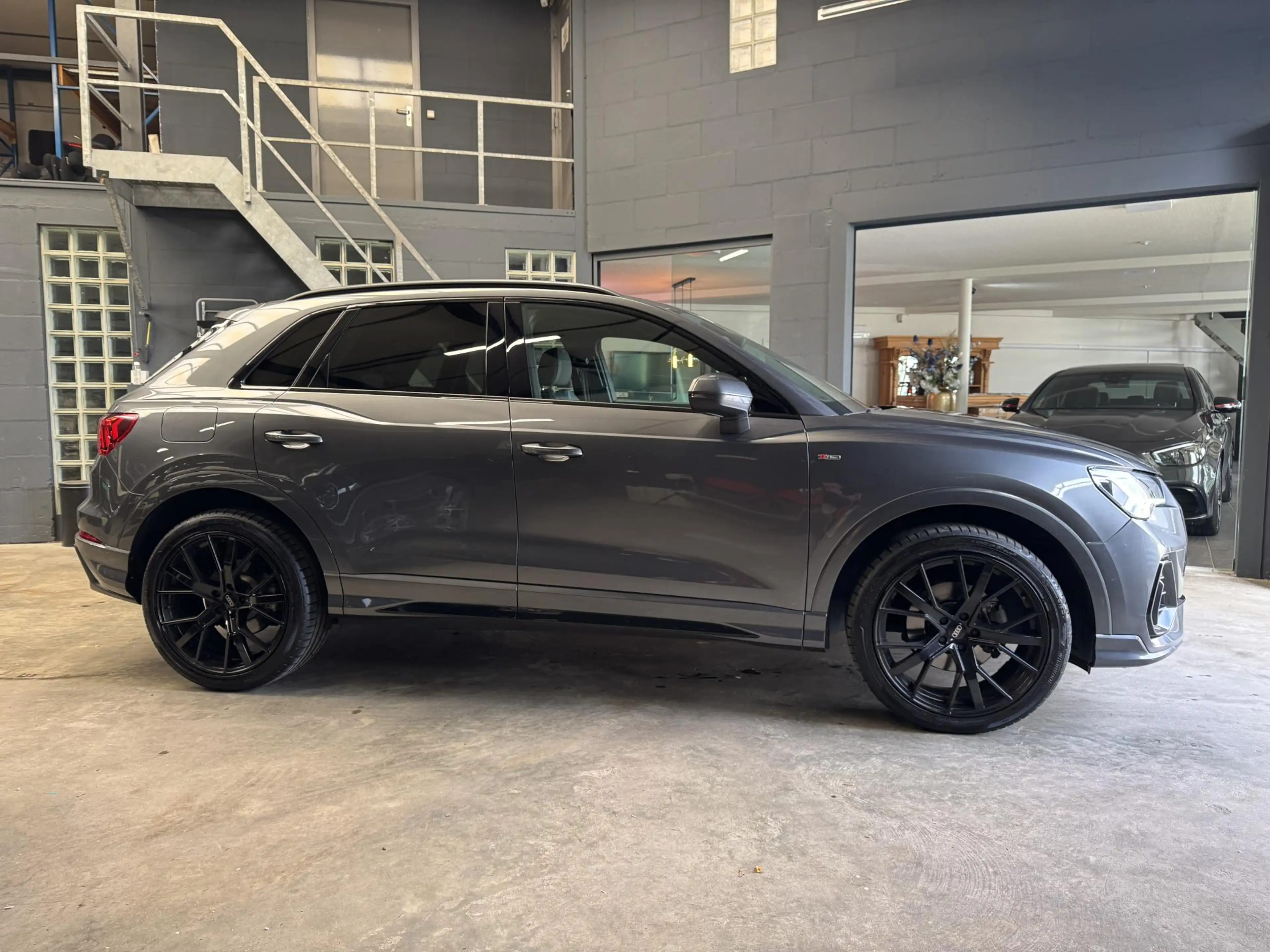 Audi Q3 35 TFSI 3x S-line VIRTUAL-CAMERA-TREKHAAK-LED-20'' — photo 6