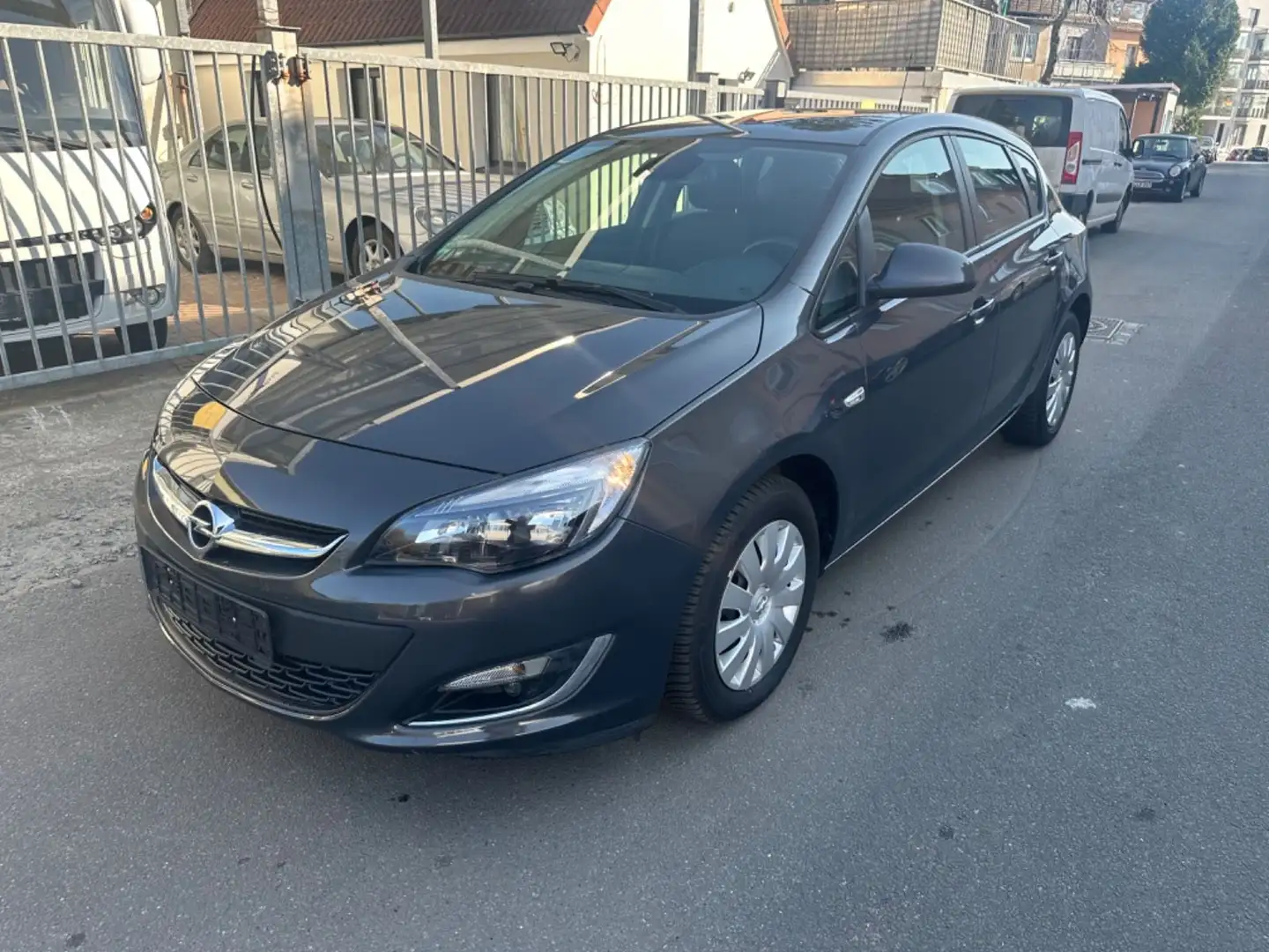 Opel Astra J Lim. 5-trg. Edition/EU5/HU+AU NEU/GARANT Gris - 1