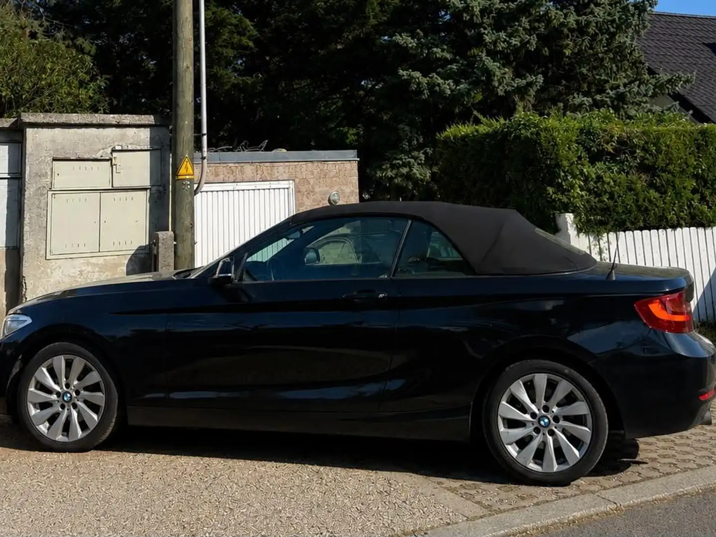 BMW 220 220i Cabrio M Sport Aut. M Sport Schwarz - 2