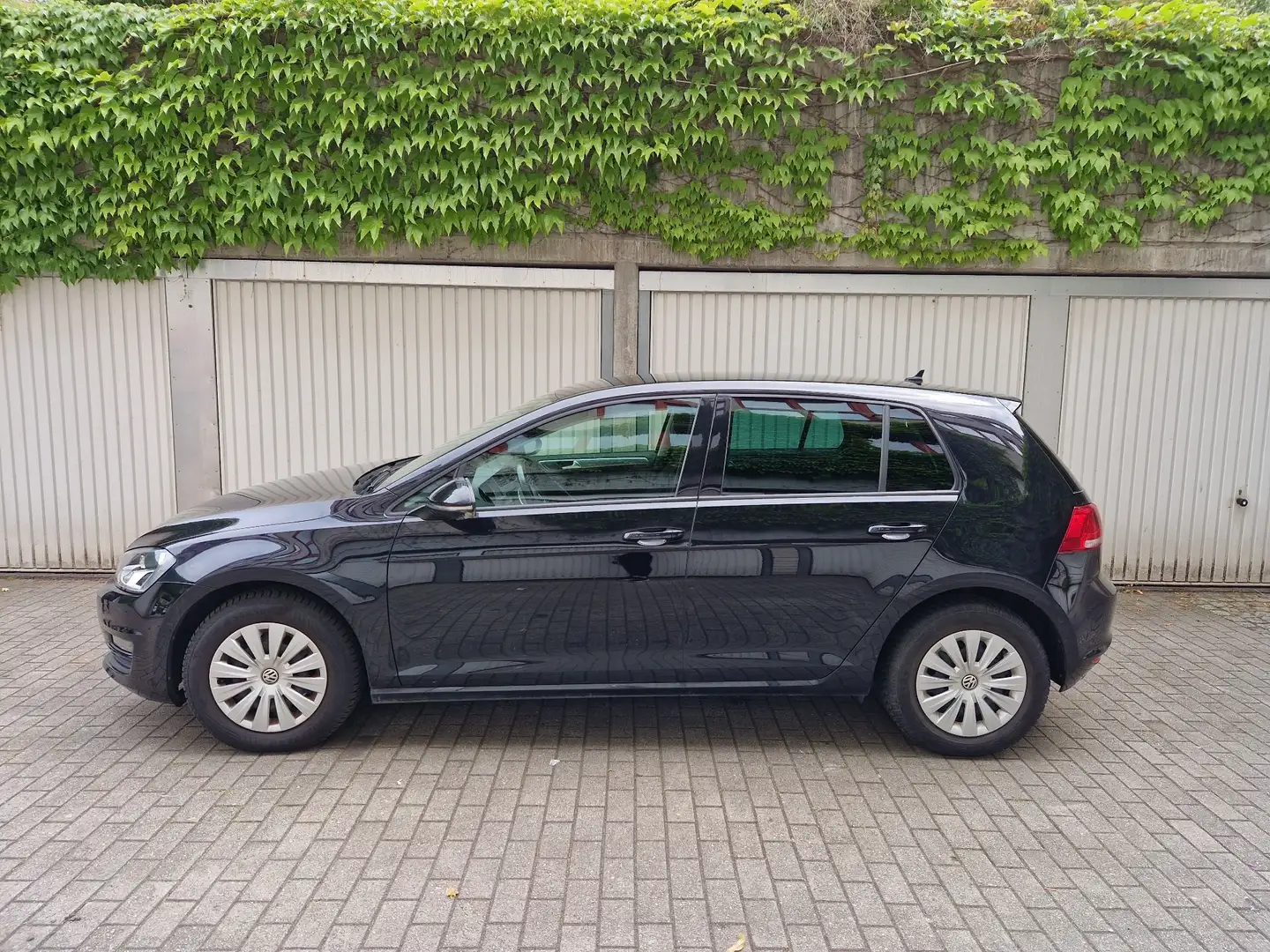 Volkswagen Golf 7 1.2 TSI BlueMotion Tech Trendline Standheizung Schwarz - 1