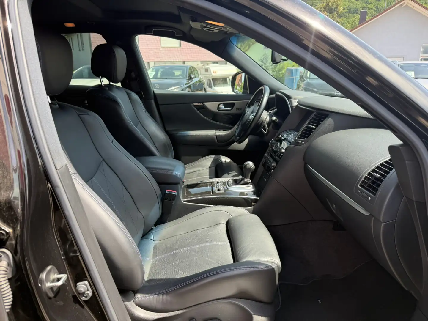 Infiniti QX70 3.7 V6 S Design Allrad BOSE AHK Noir - 2