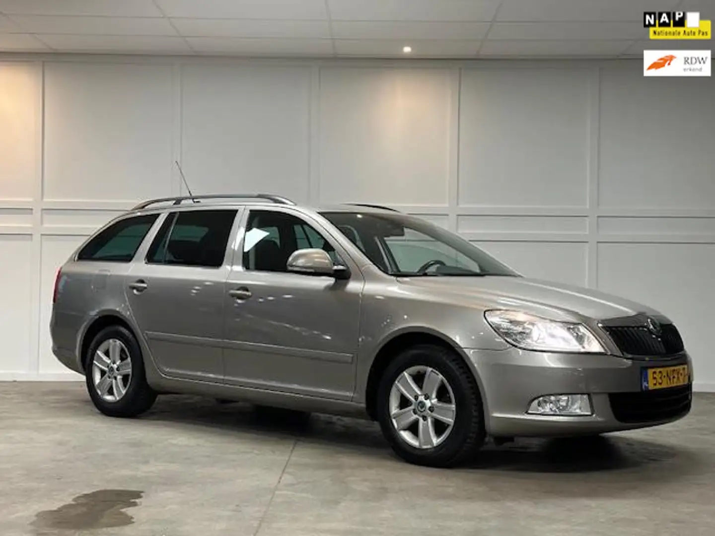 Skoda Octavia Combi 1.2 TSI Ambition Business Line / 2010 / Navi Beige - 1