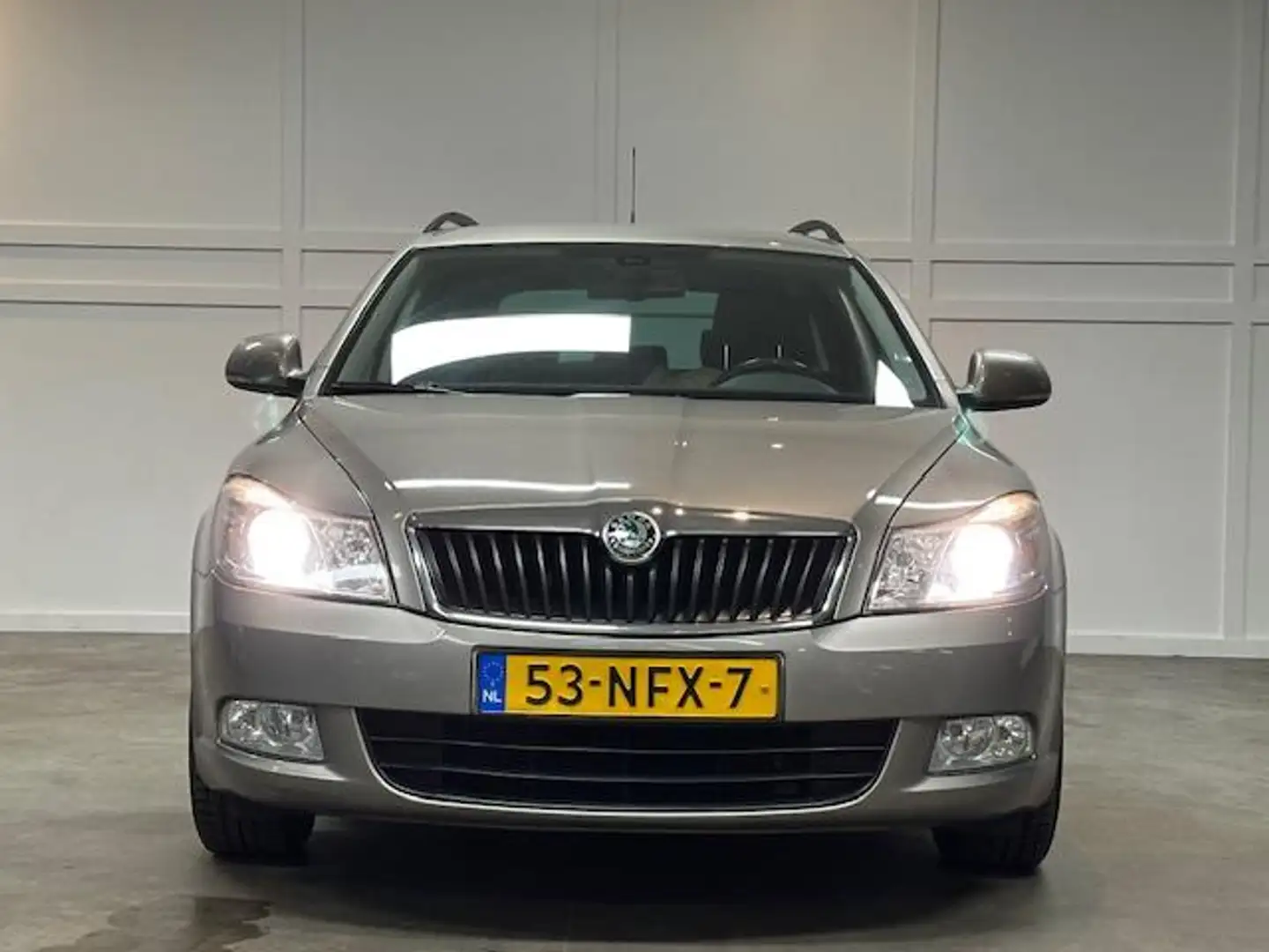 Skoda Octavia Combi 1.2 TSI Ambition Business Line / 2010 / Navi Beige - 2