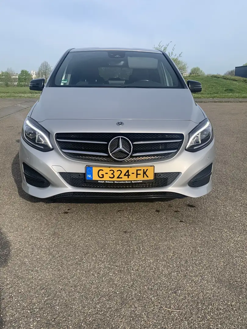 Mercedes-Benz B 200 Prestige Grijs - 1