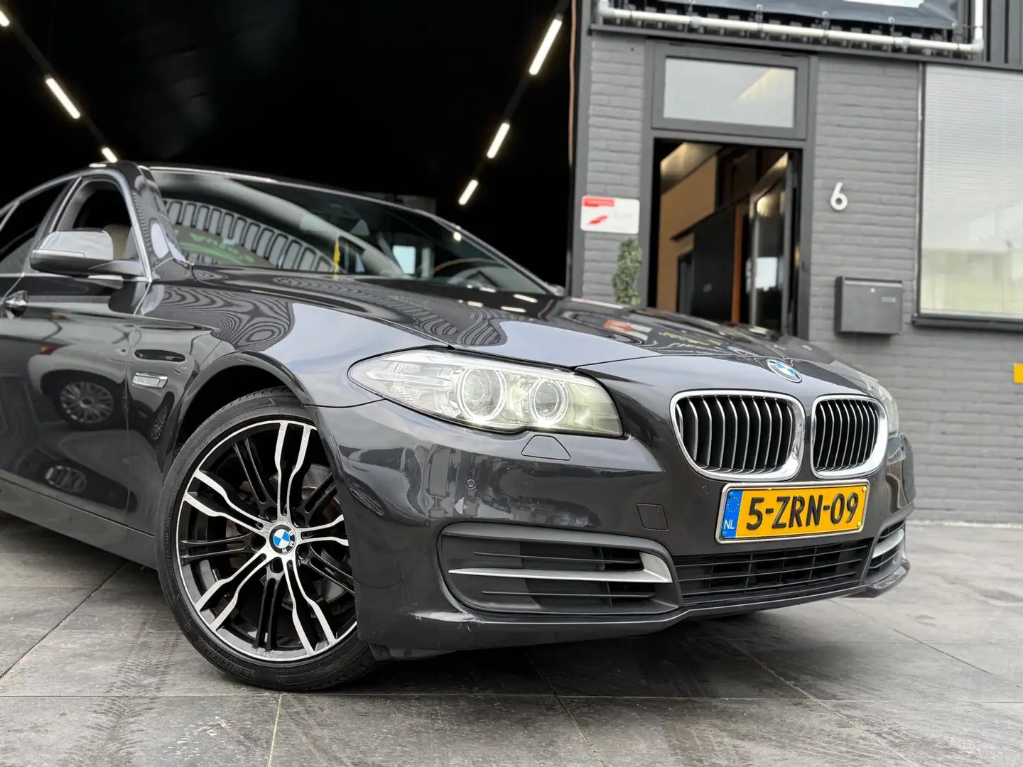 BMW 520 5-serie 520d Executive|Camera|Leer|Automaat|NAP|AP Grau - 2