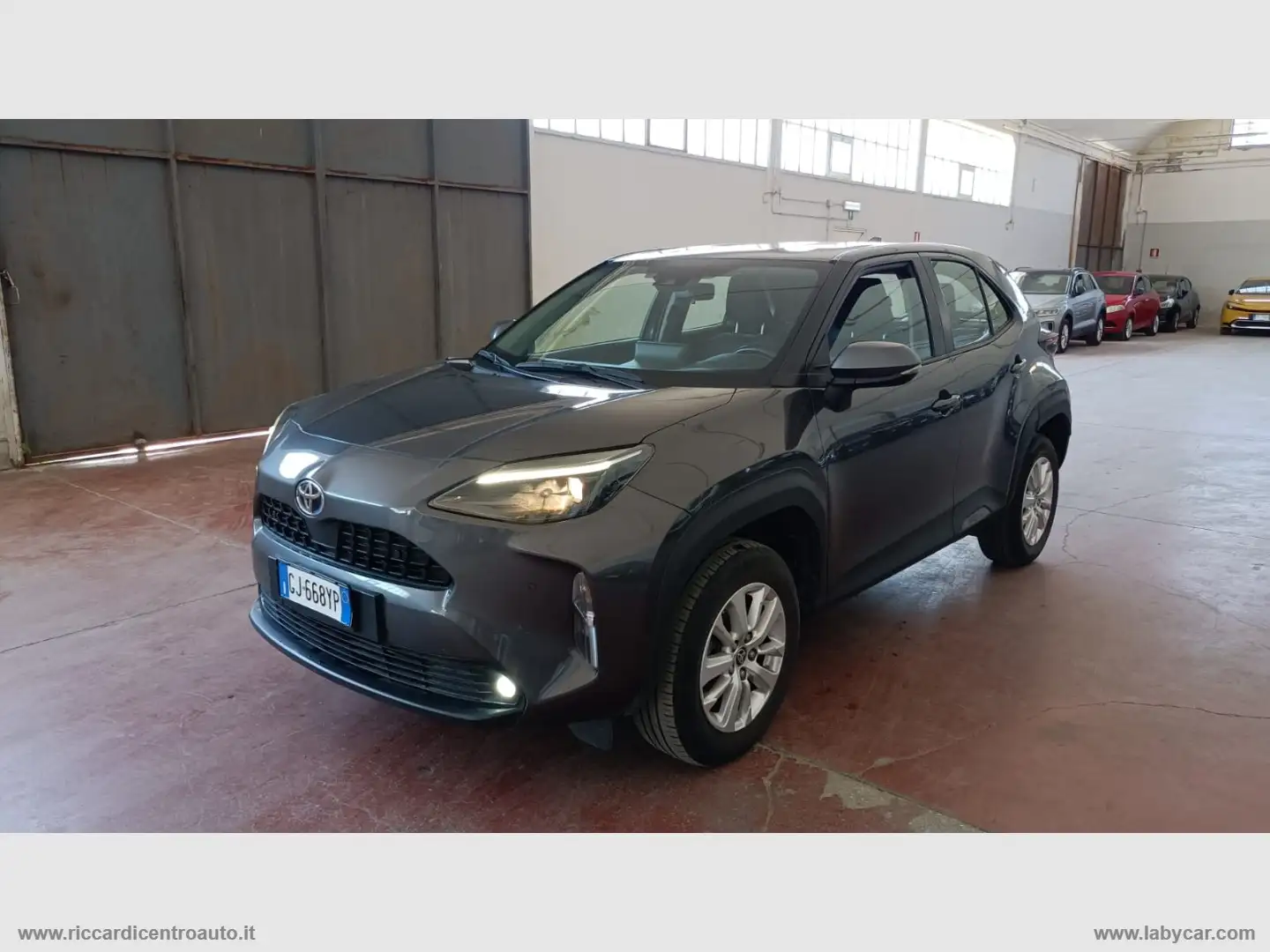 Toyota Yaris Cross 1.5 Hybrid 5p. E-CVT Busin. Grigio - 1