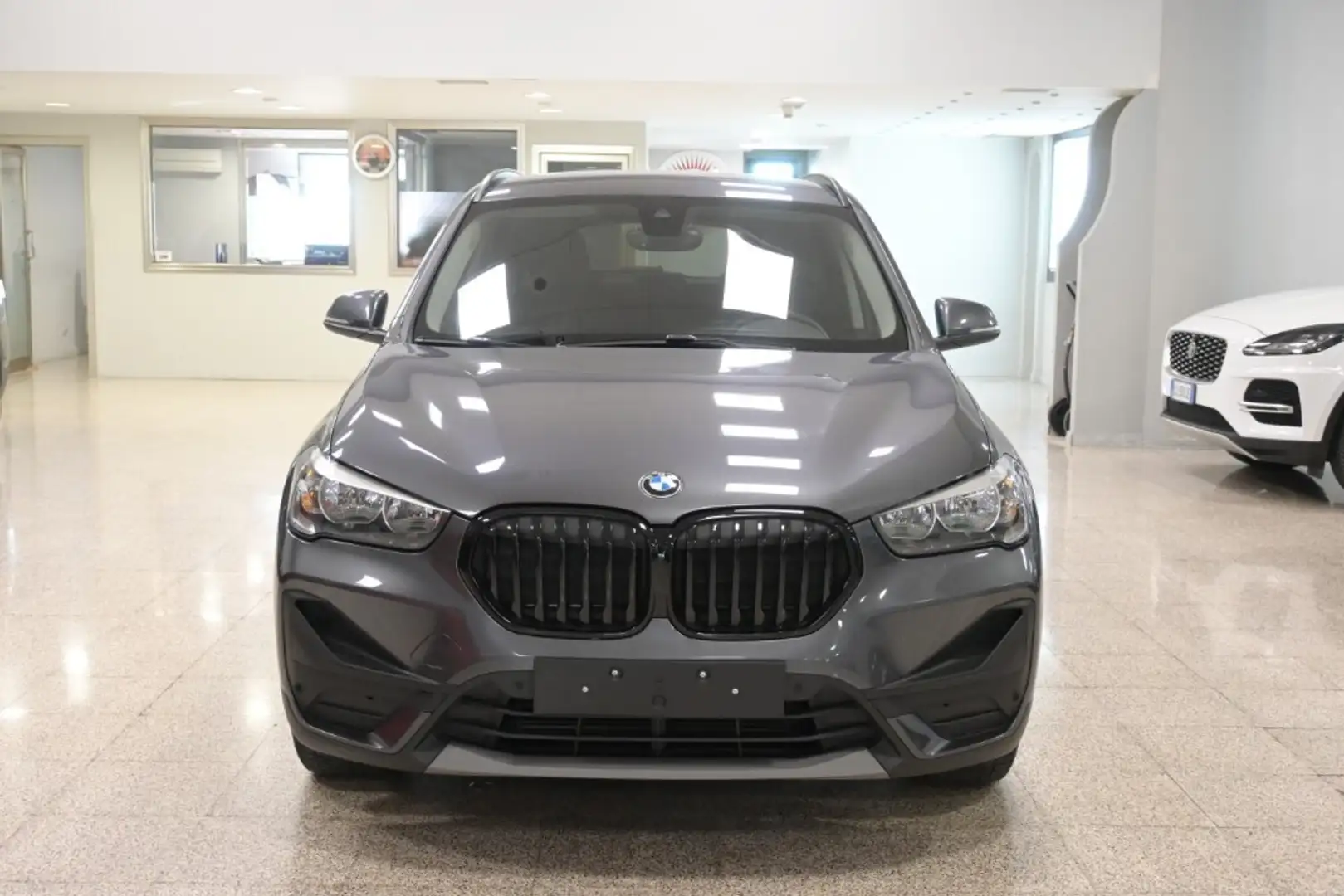 BMW X1 X1 sDrive16d Business Advantage Gris - 2