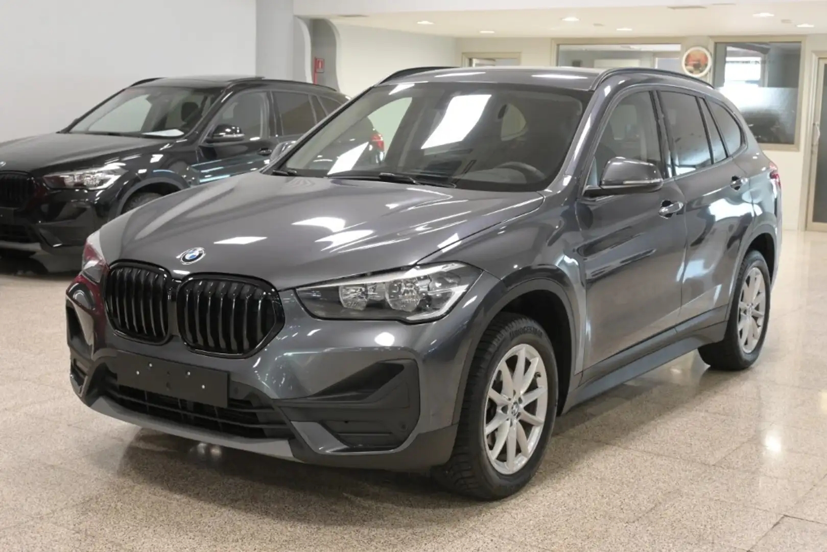 BMW X1 X1 sDrive16d Business Advantage Gris - 1