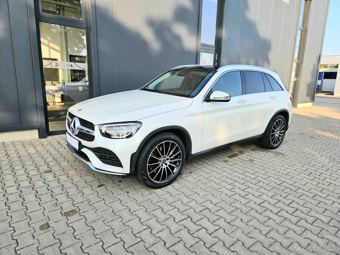 Mercedes-Benz GLC 400 d 4M AMG AHK Pano Air KeylGo 5xAdv. NP 85 Wit - 1
