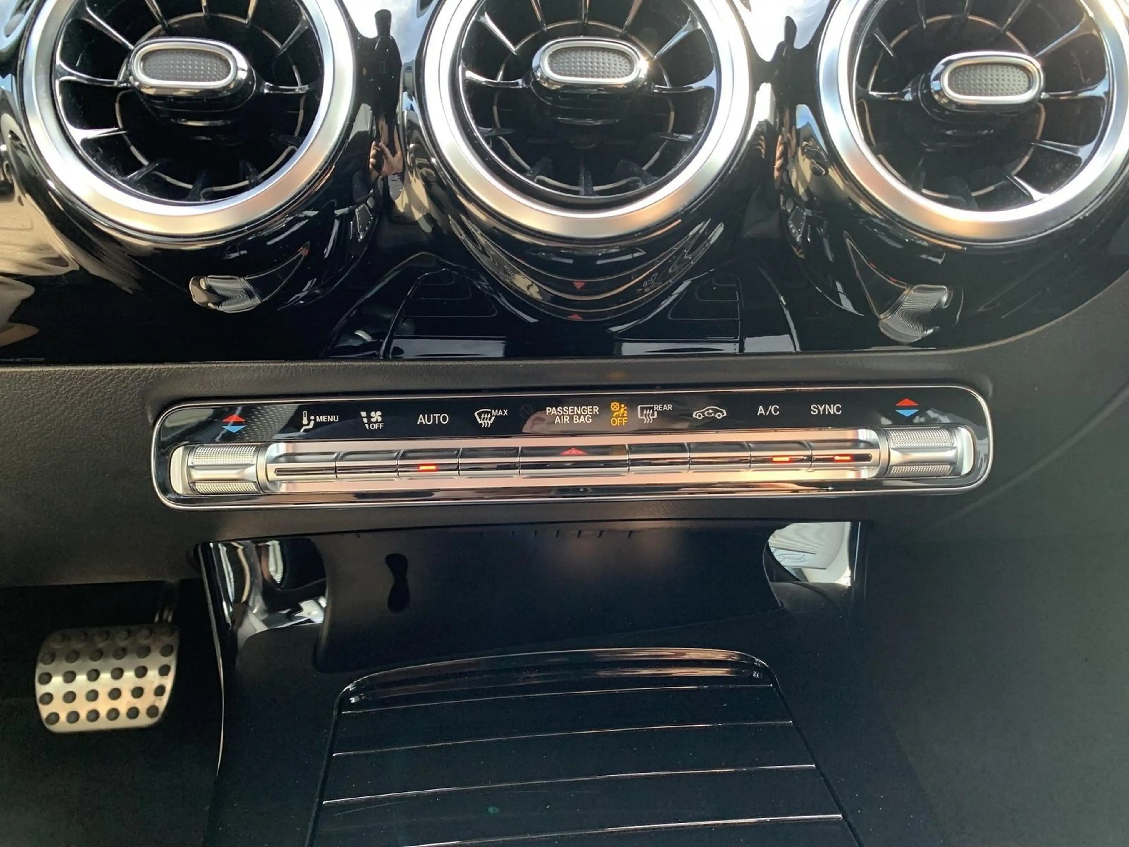 Mercedes-Benz A 200 A200 AMG-Line AHK+Night+Distronic+Kamera+DAB — photo 15