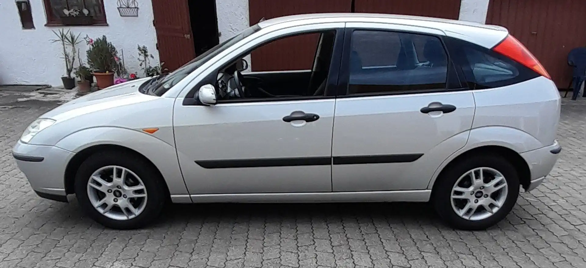 Ford Focus Focus 1.6 Futura Silber - 1