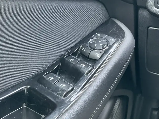 Ford Galaxy view 22
