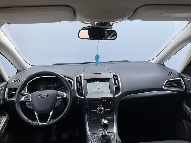Ford Galaxy view 18