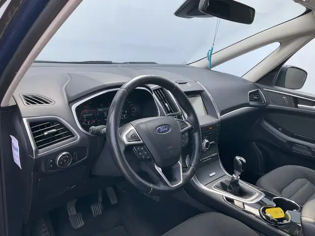 Ford Galaxy view 15