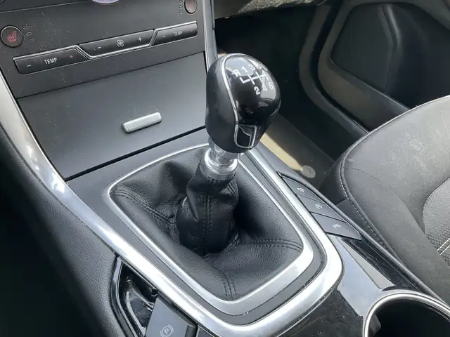 Ford Galaxy view 27