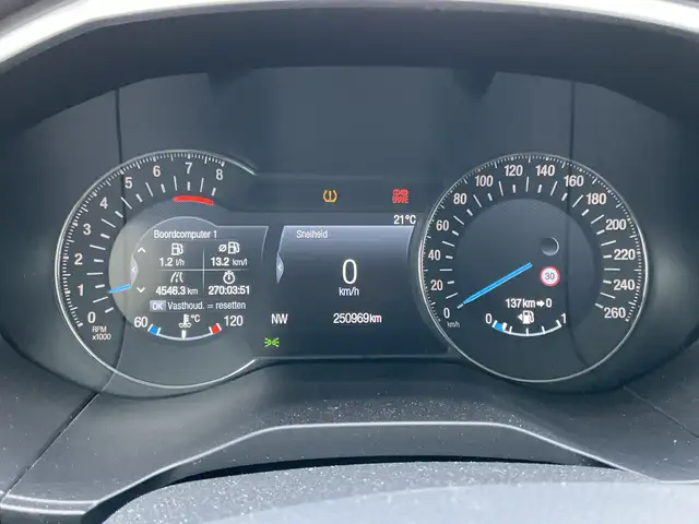 Ford Galaxy view 26
