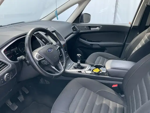 Ford Galaxy view 16