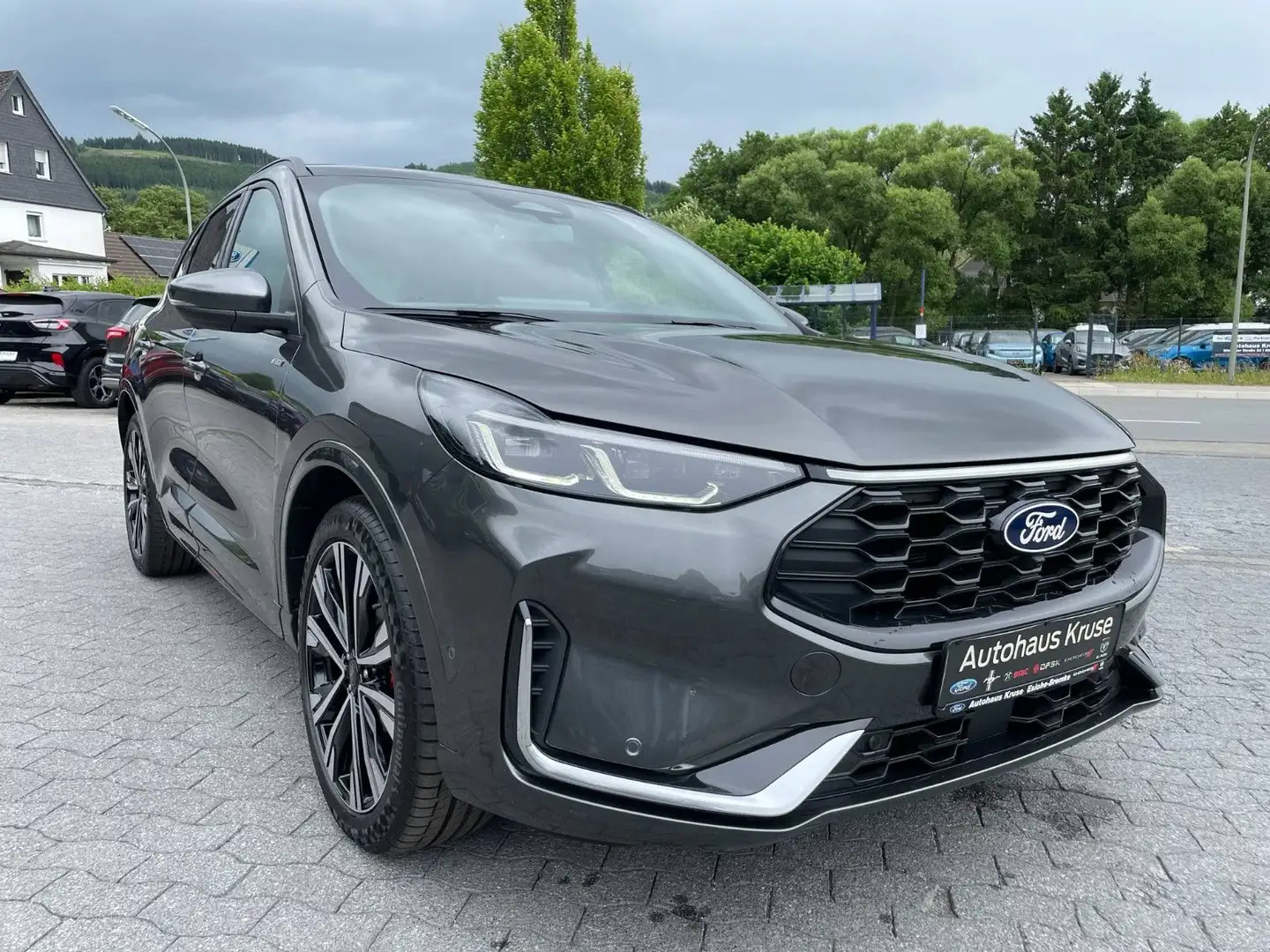 Ford Kuga 2.5 Duratec FHEV ST-Line X CVT+Panorama+AHK Grau - 2