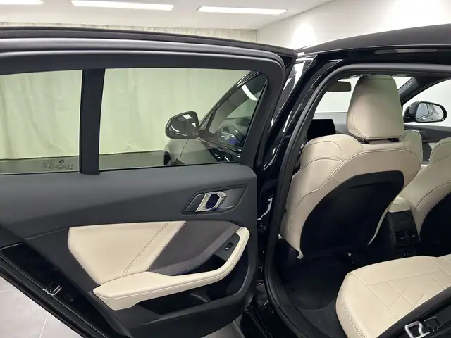 BMW 1 Series view 14