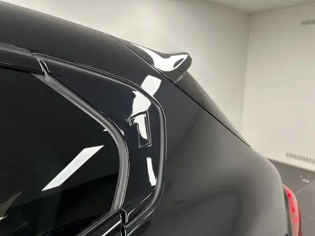 BMW 1 Series view 10