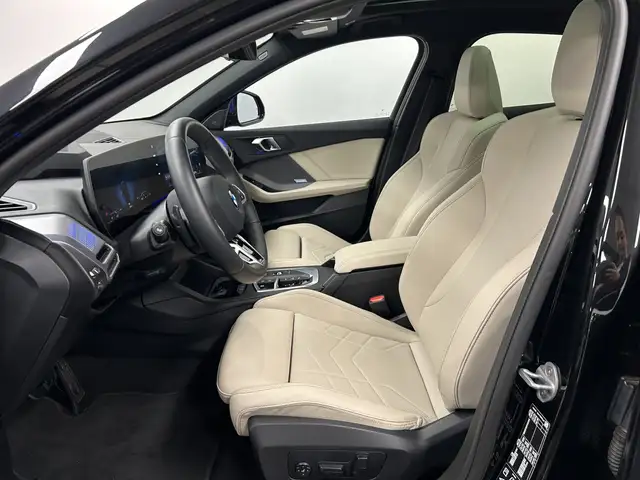 BMW 1 Series view 4
