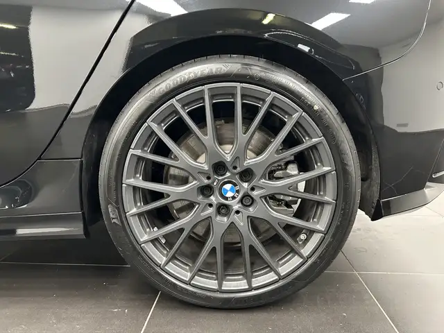 BMW 1 Series view 6