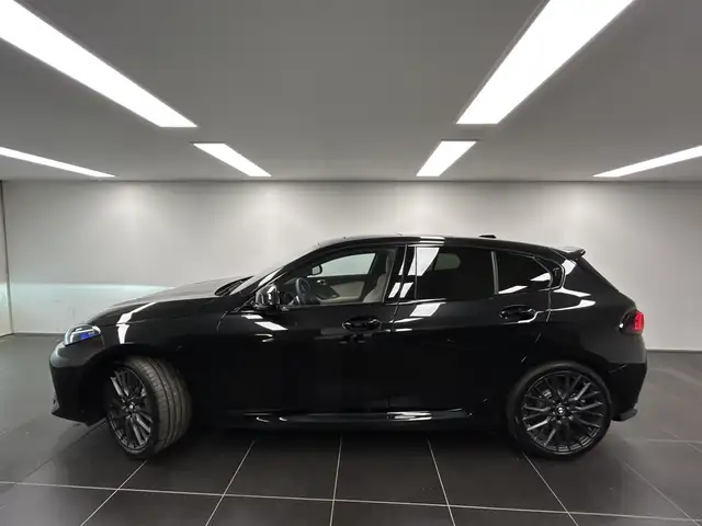 BMW 1 Series view 2