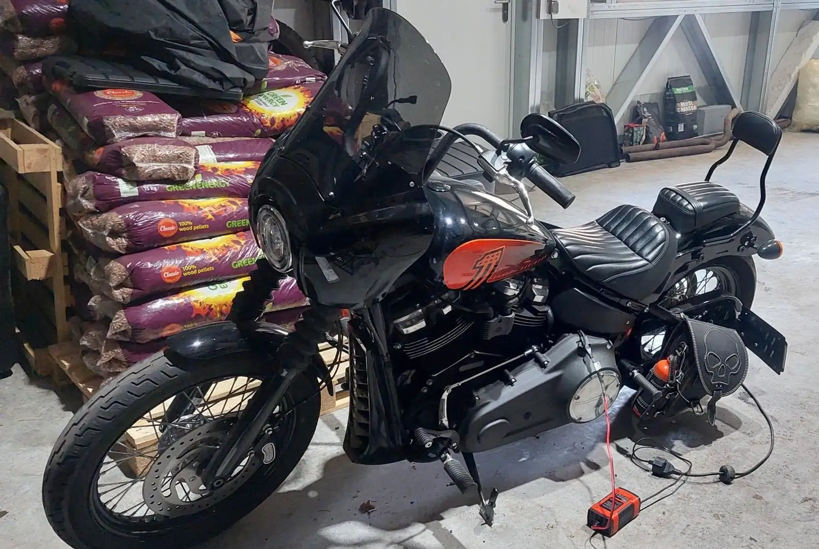 Harley-Davidson Street Bob 107 Noir - 1