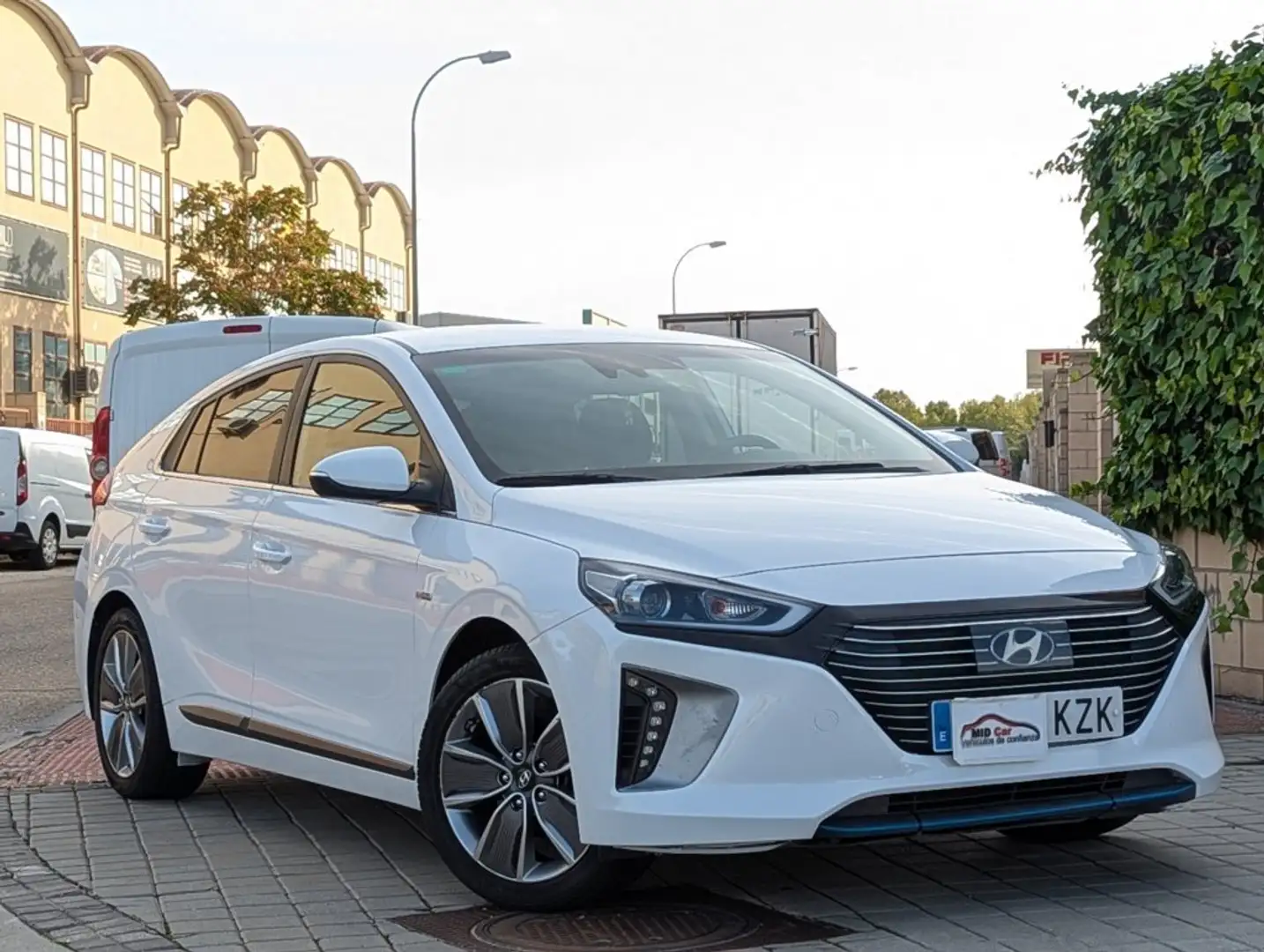 Hyundai IONIQ 1.6 GDI HEV Tecno DCT Hybrido ECO Blanco - 1