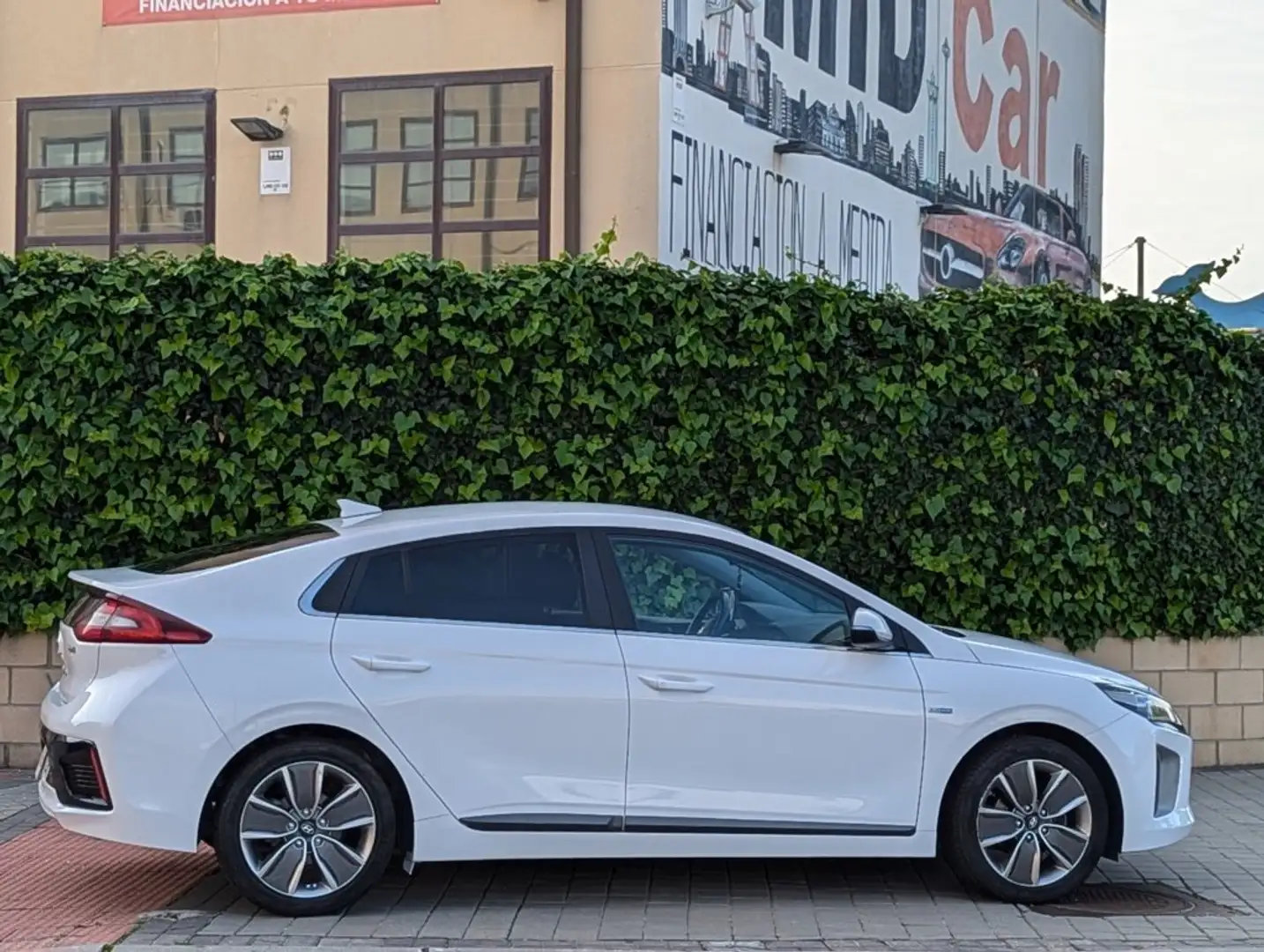 Hyundai IONIQ 1.6 GDI HEV Tecno DCT Hybrido ECO Blanco - 2