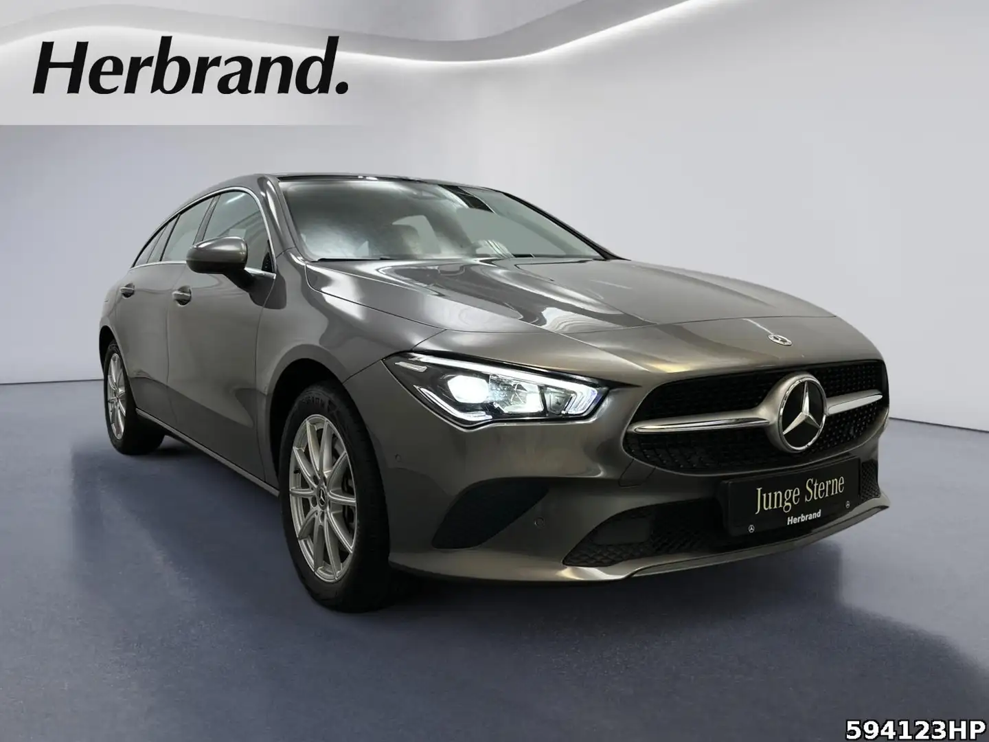 Mercedes-Benz CLA 250 e Panoramadach CarPlay Sitzheizung < Grau - 2