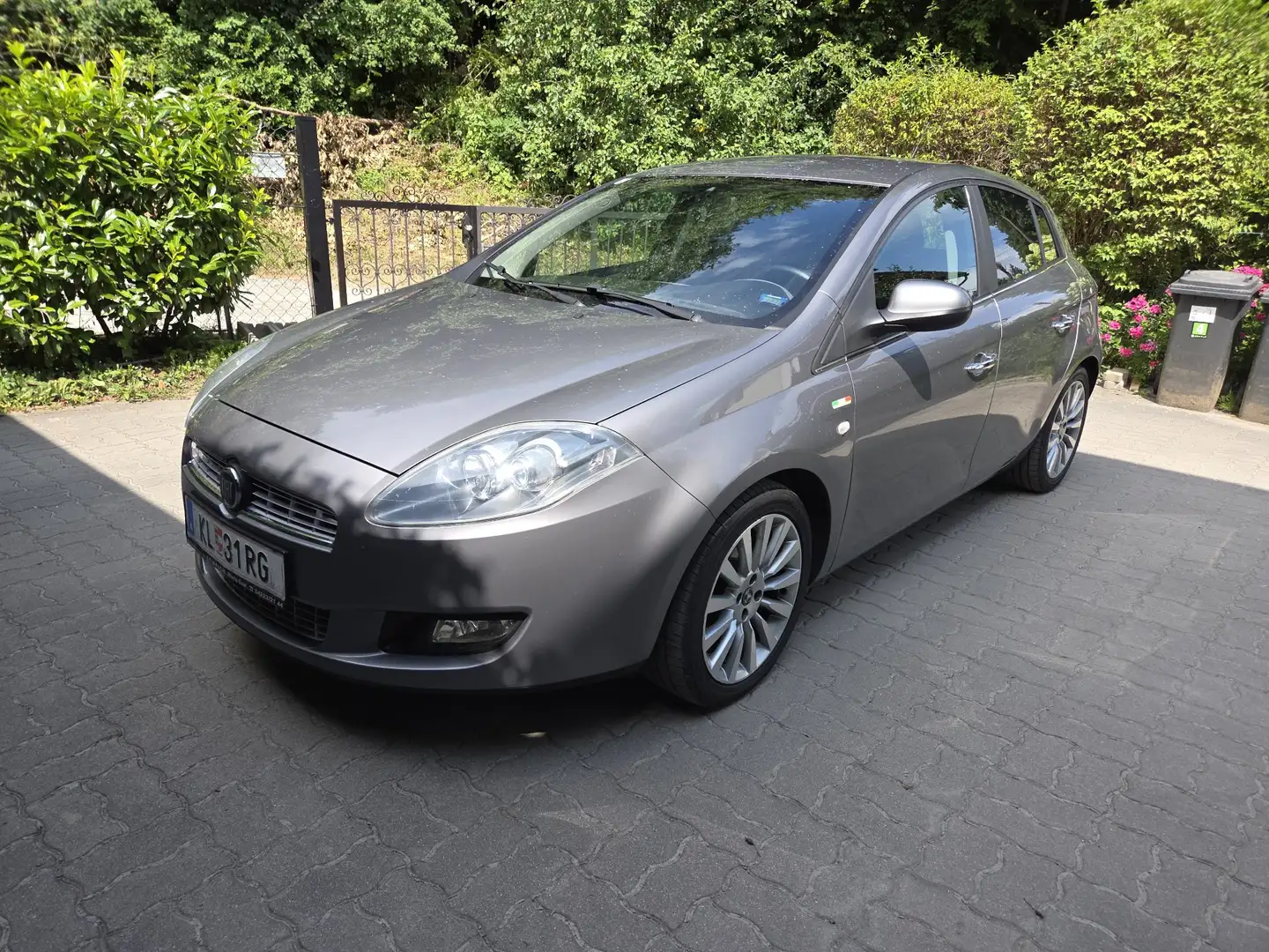 Fiat Bravo Bravo 1,6 16V Multijet 90 DPF Formula Pure-O² Grau - 1