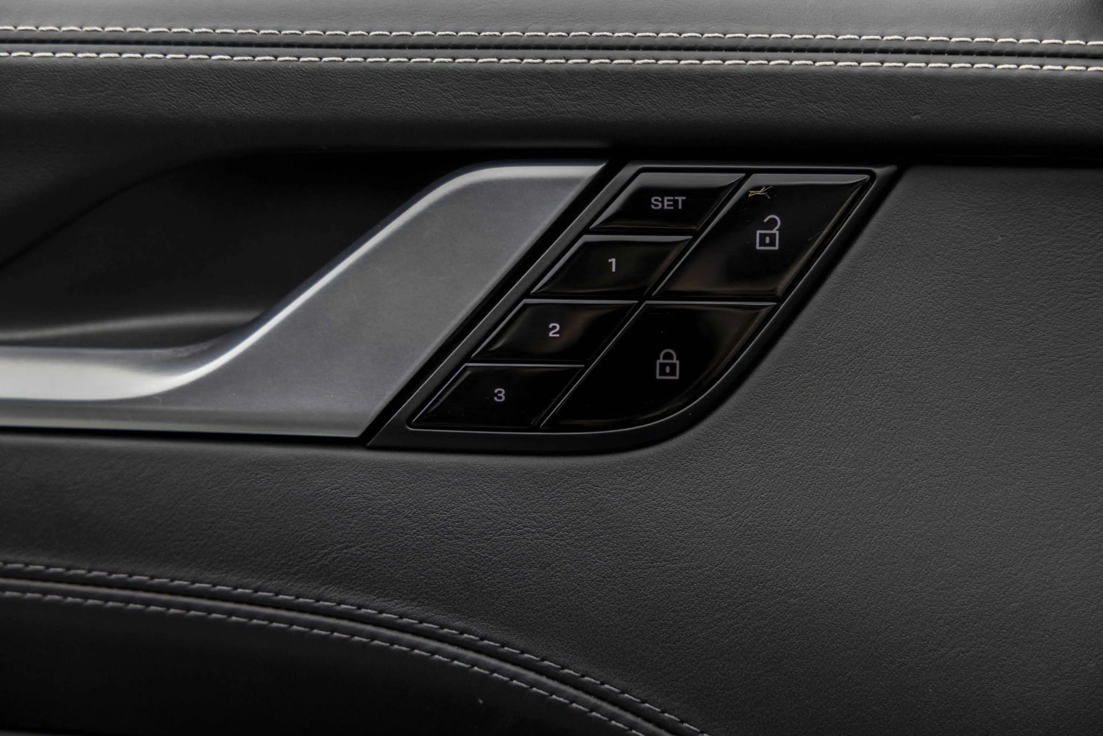Porsche 992 992 - 3.0 CARRERA 4S CABRIO | SPORTDESIGN — photo 38