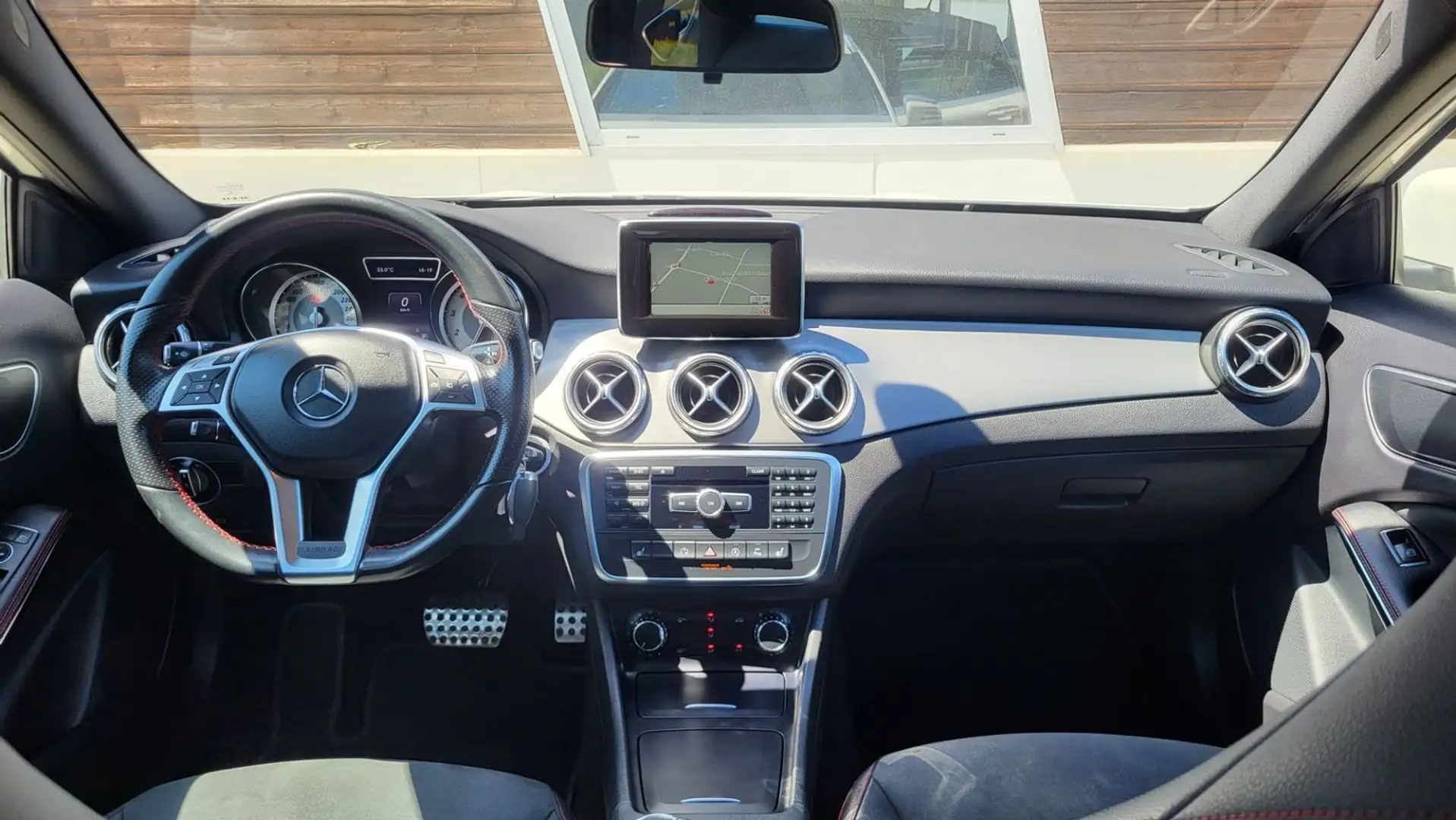 Mercedes-Benz GLA 200 AMG LINE*GARANTIE*LED Wit - 2