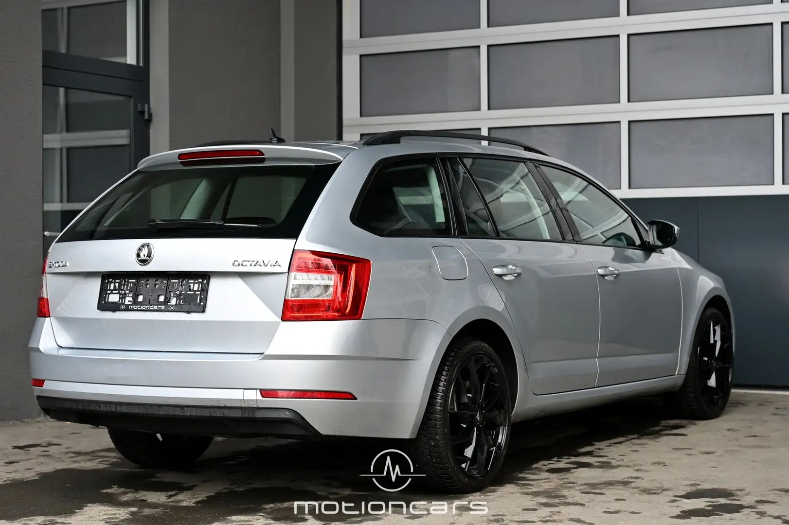 Skoda Octavia 1.6 TDI DPF Ambition Pickerl NEU Zilver - 2