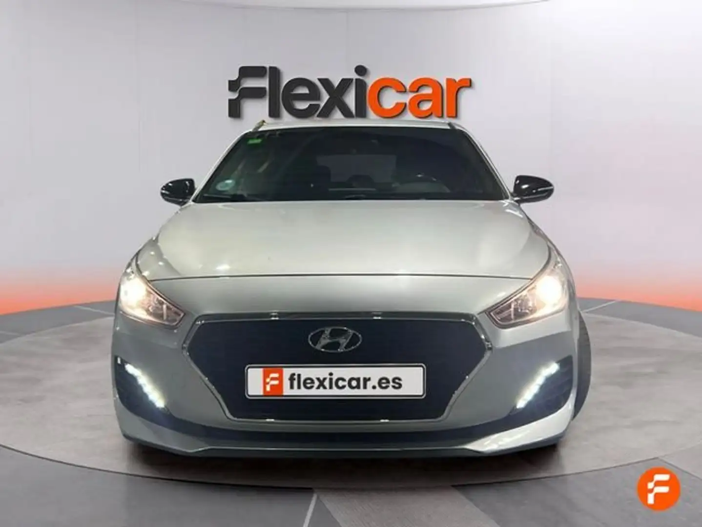 Hyundai i30 1.0 TGDI Tecno 120 Gris - 2