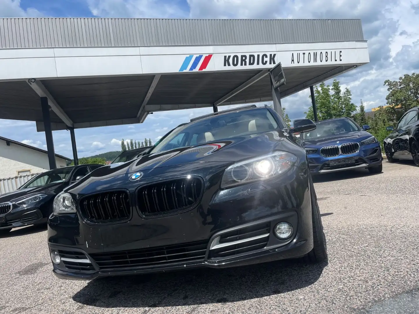 BMW 520 dA xDrive TOURING F11/NAVI"PROF"/PANO/LEDER Schwarz - 1