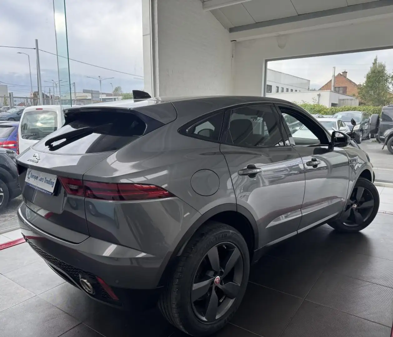Jaguar E-Pace D150 1ÈRE MAIN BOITE AUTO GAR 12M Noir - 2