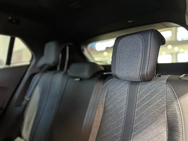 Peugeot 2008 view 6
