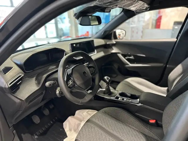Peugeot 2008 view 4