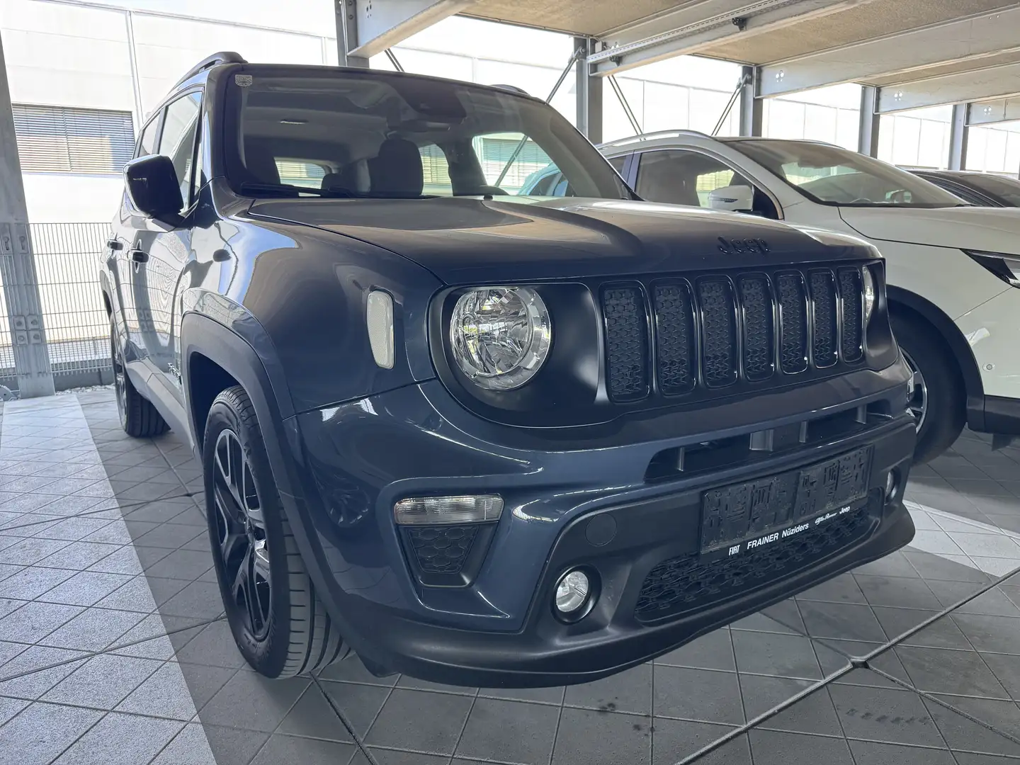 Jeep Renegade 1,0 MultiAir T3 FWD 6MT 120 Night Eagle Blau - 2