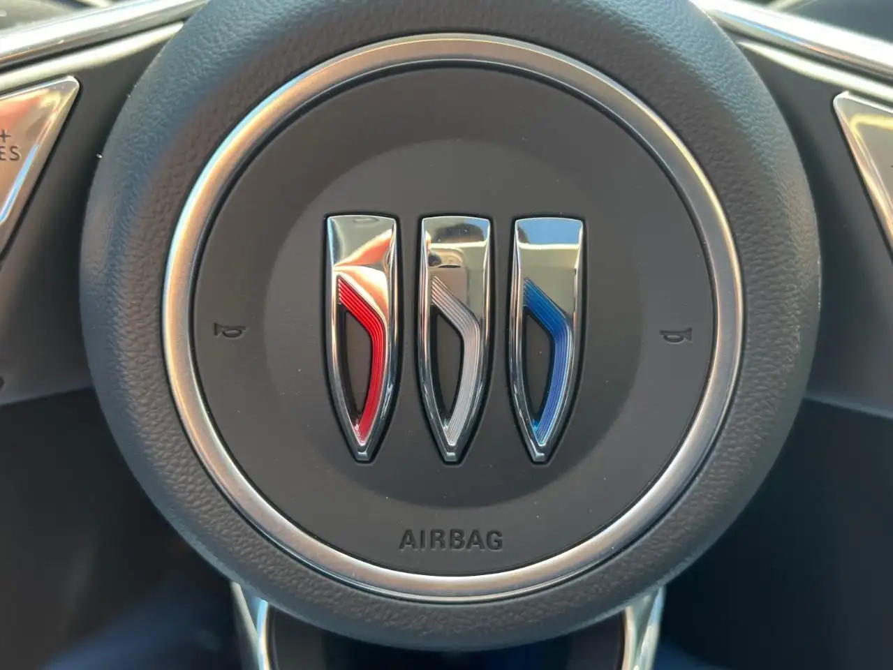 Buick Envision снимка Buick Envision