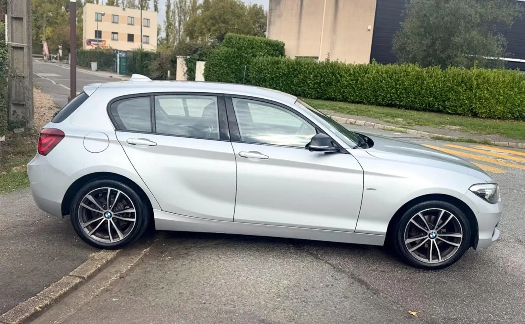 BMW 116 F20 LCI2 16d 116CV BVA8 SPORT TBEG Gris - 2