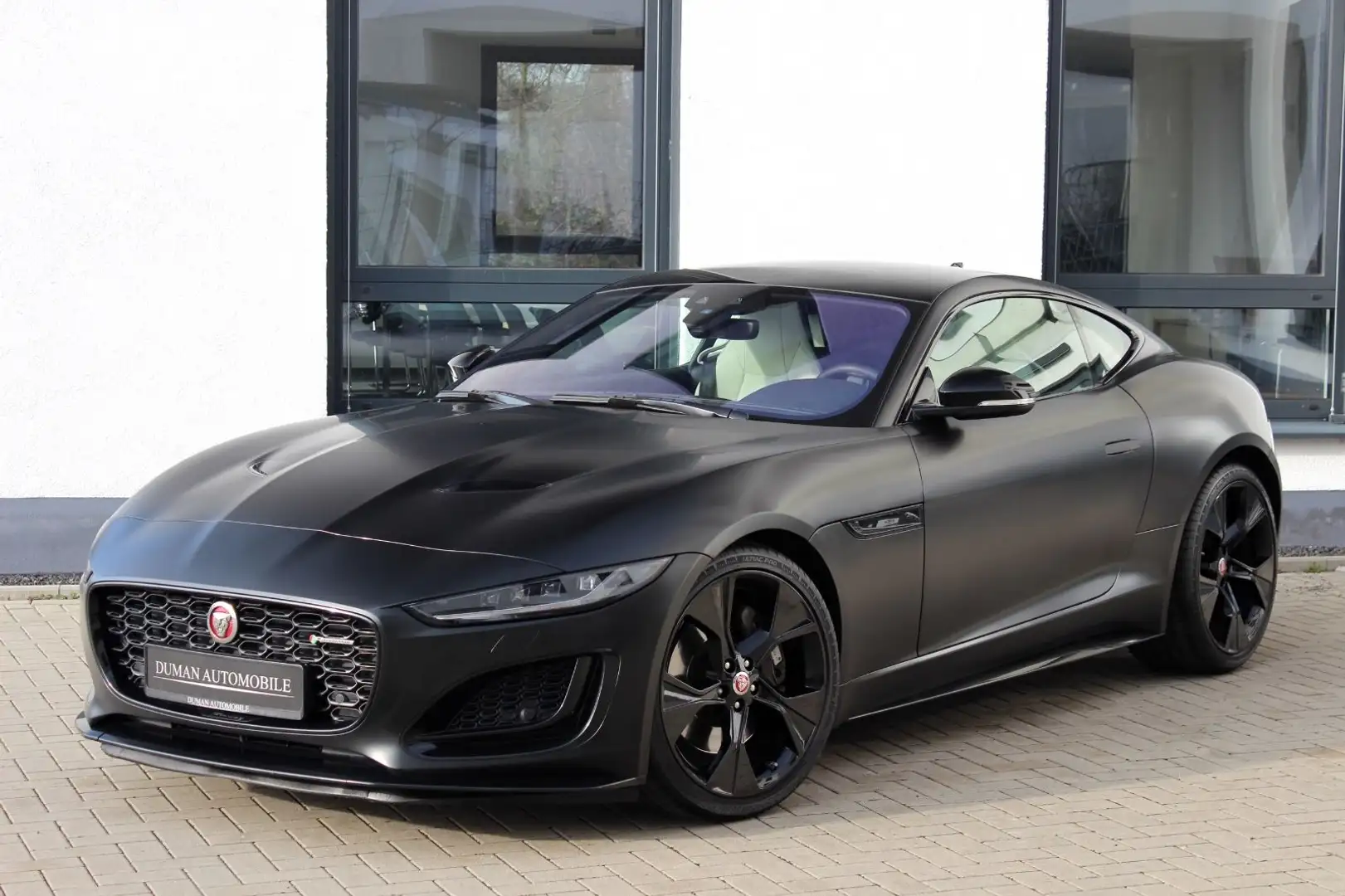 Jaguar F-Type F-TYPE Coupe P300 R-DYNAMIK BLACK-PACK PANO 1.HD Schwarz - 1