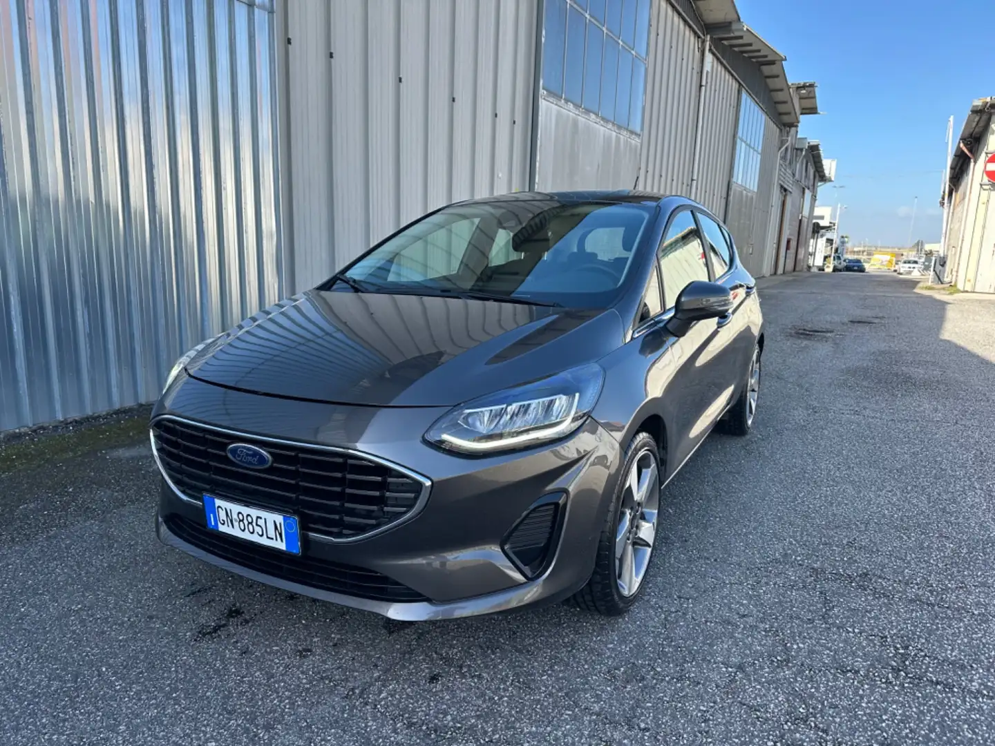 Ford Fiesta 1.1 75 CV 5 porte Titanium 6 mila km Grigio - 1