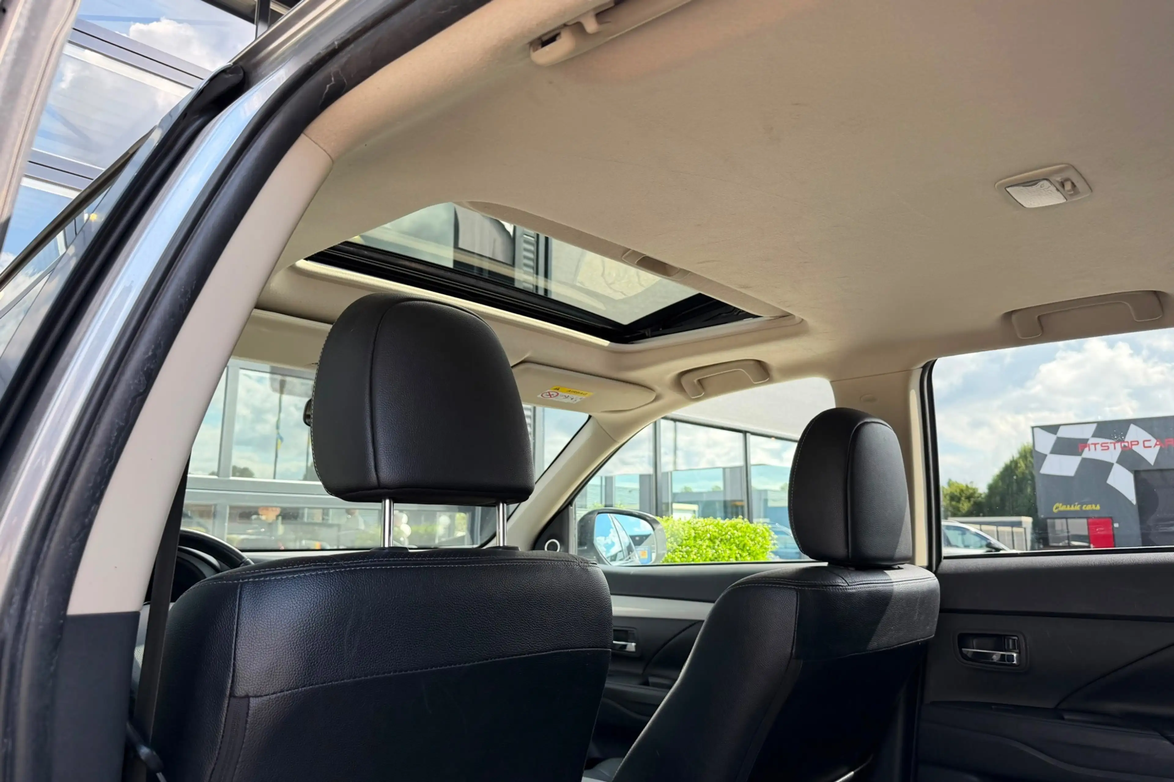 Mitsubishi Outlander 2.0 PHEV Instyle, BTW Auto, NL Auto, Pano, Camera, — photo 10