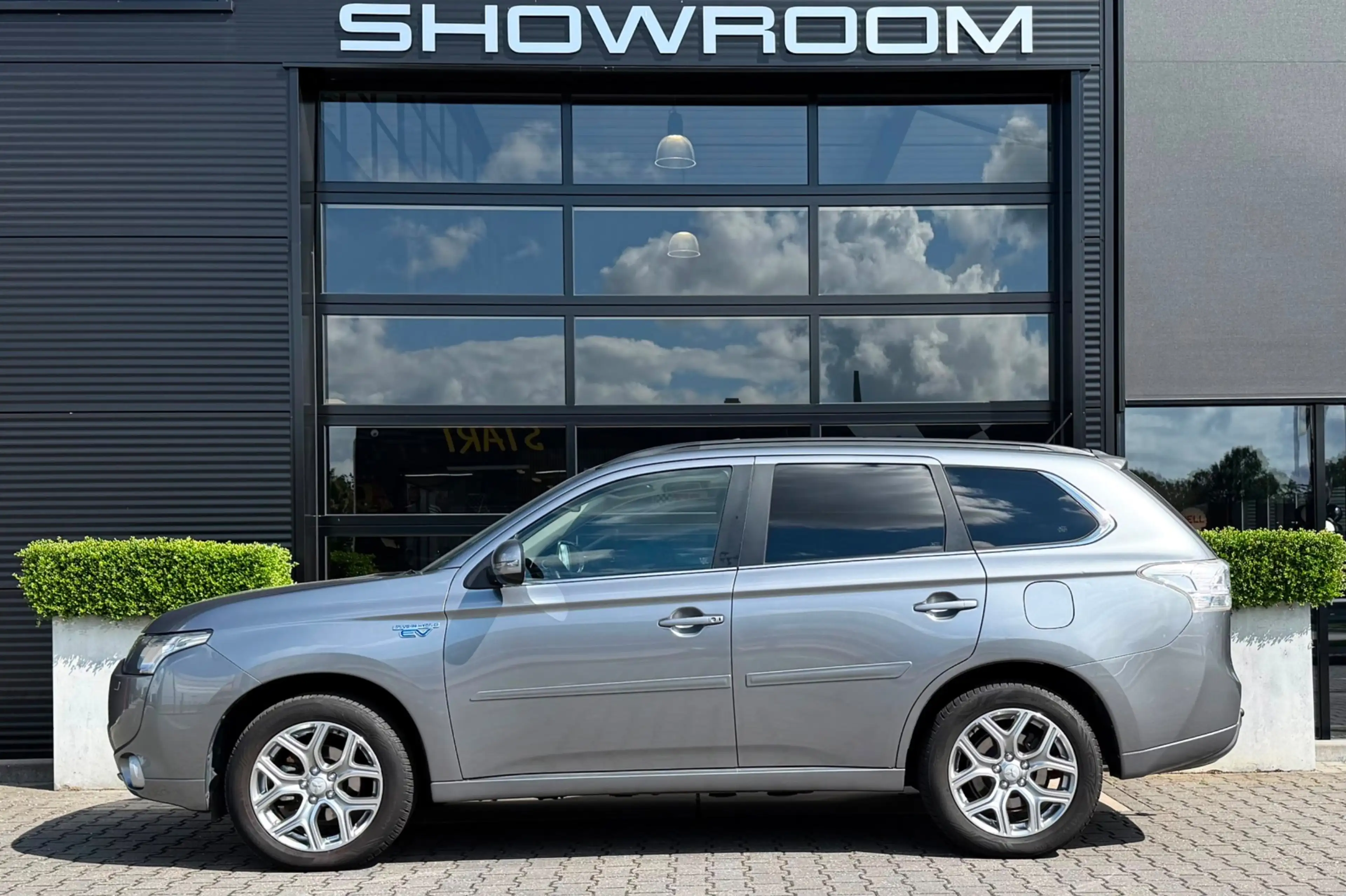 Mitsubishi Outlander 2.0 PHEV Instyle, BTW Auto, NL Auto, Pano, Camera, — photo 3