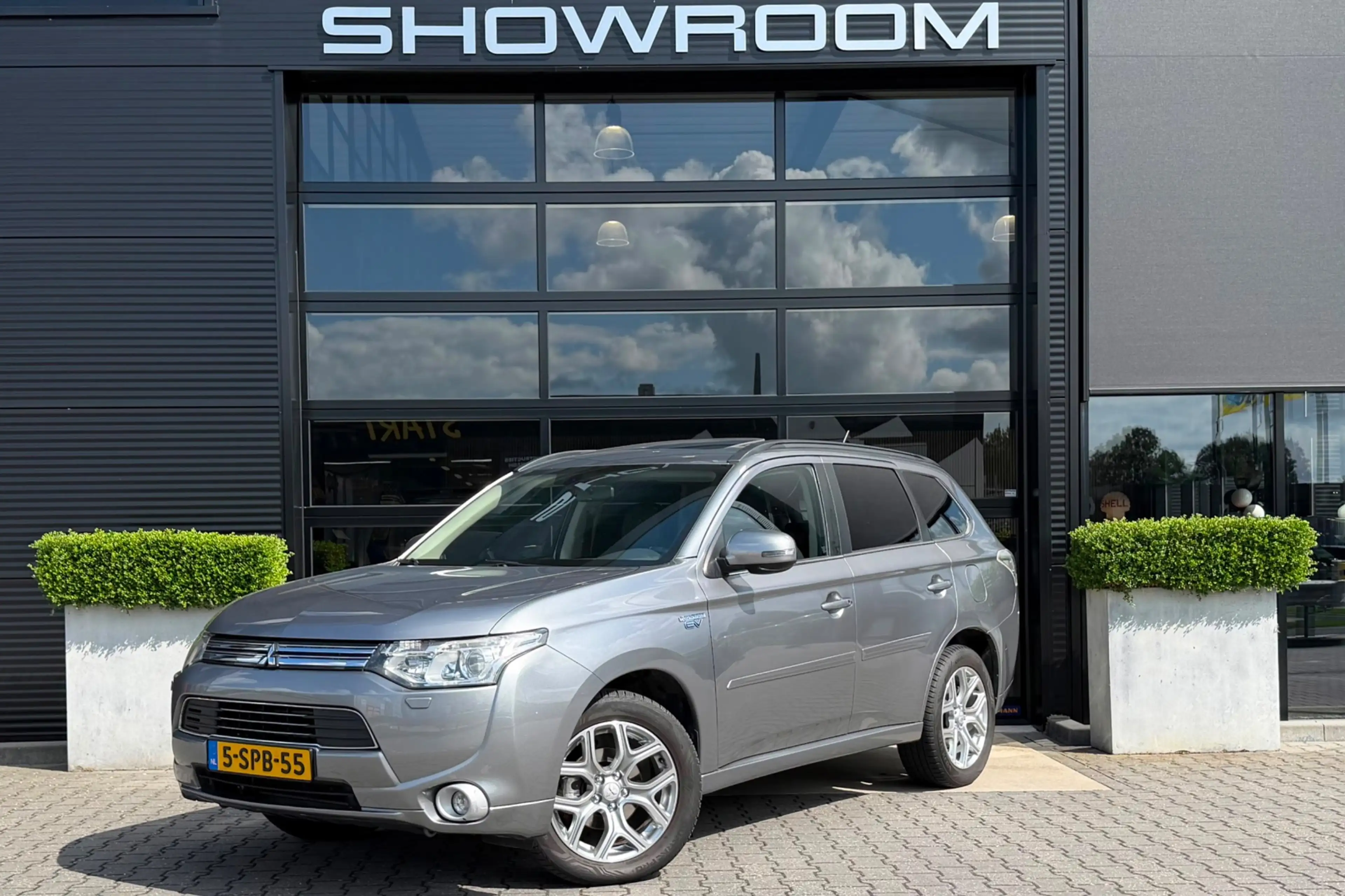 Mitsubishi Outlander 2.0 PHEV Instyle, BTW Auto, NL Auto, Pano, Camera, — photo 2