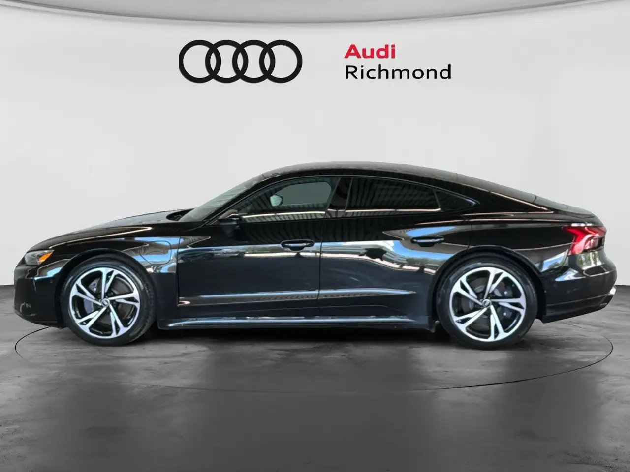 Audi e-tron GT photo Audi e-tron GT