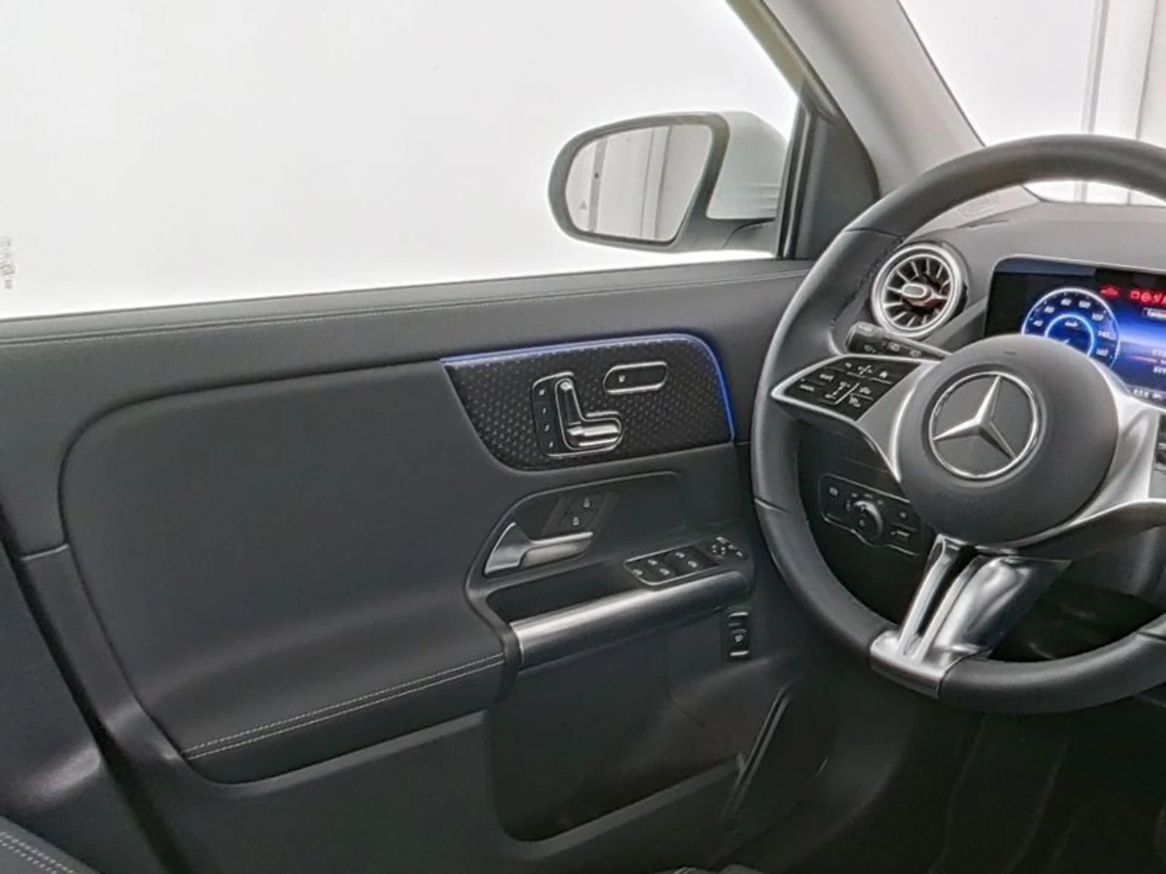 Mercedes-Benz EQA 250+ PROGR-ADVANCED MEMORY DISTRONIC WDGLAS — photo 6